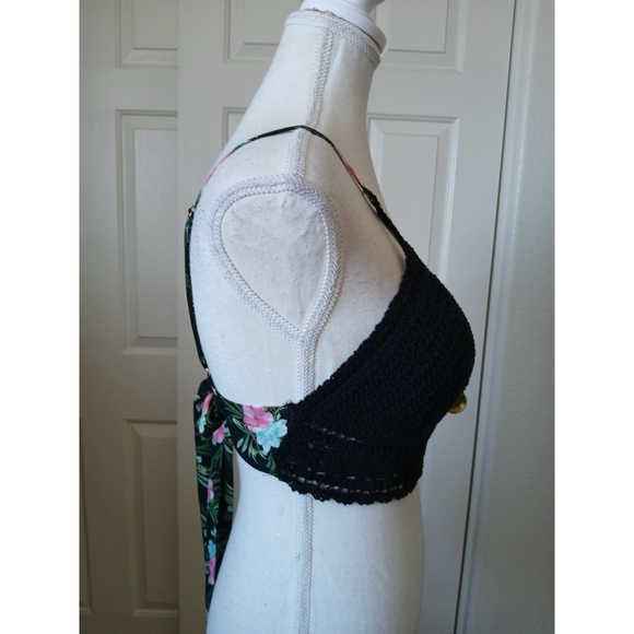 Madden NYC Crochet Black Size Medium Crop Top Tie Floral Boho Festival Chic - Picture 3 of 10